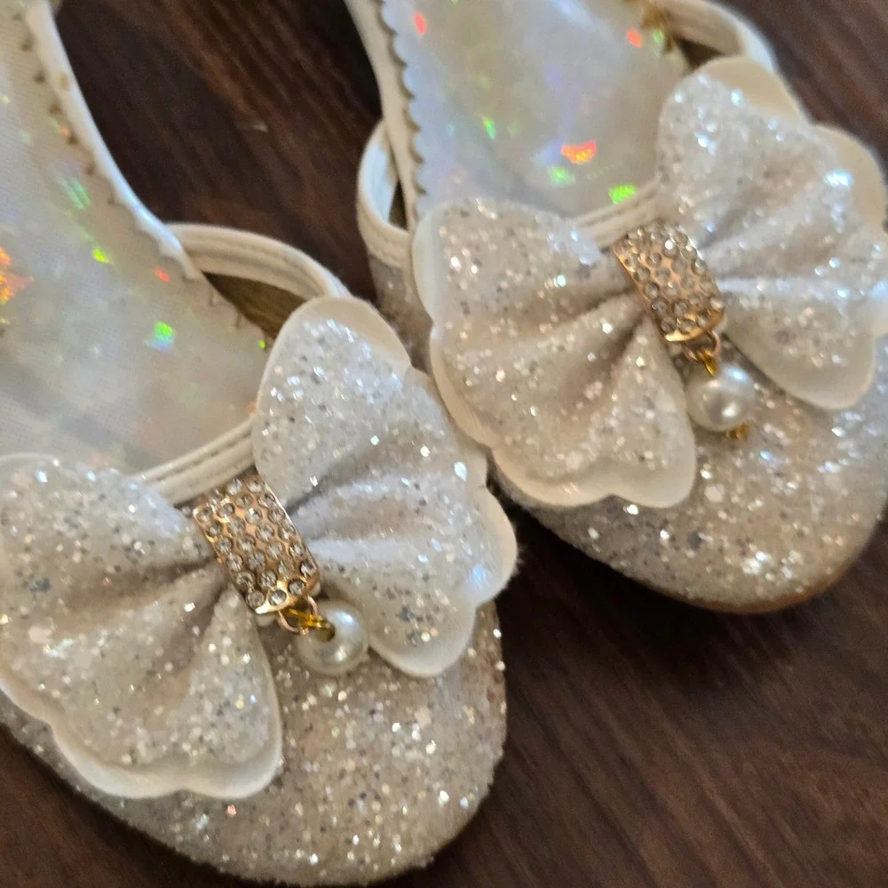 Motasha Girls White Glitter Dress Shoes Low Heel Bow Pearl Rhinestone Size 1